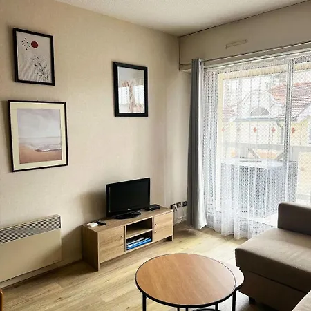 Riviera - T2, Situe En Centre-ville Proche De La Mae-2661 דירה *